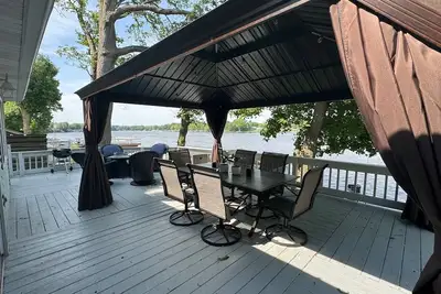 Image de Charming Cottage on Lake Shafer-optional Pontoon! Screened gazebo and swim deck!