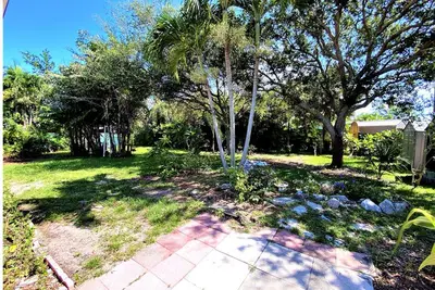 Image de Cozy single family home with walking distance to the beach!