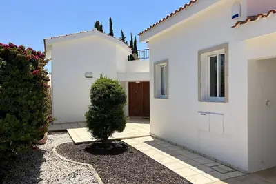 Stunning Villa in Coral Bay, Private Pool, 3 mins walk to Corallia Beach
