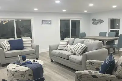 Fully Renovated Keys paradise waterfront property! Outdoor deck on water!