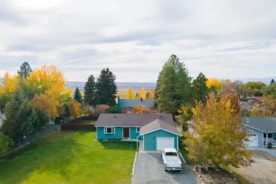 Image de Large Family Size Home Near Lakes, Rivers and Historical Attractions.