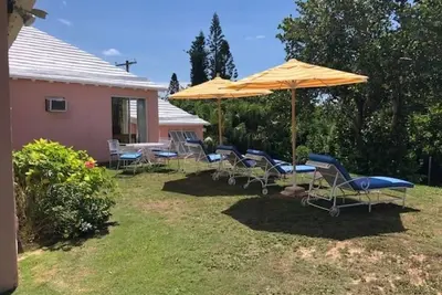 Image de Cozy Two Bedroom Bermuda Cottage with less than 5 minute walk to the beach!