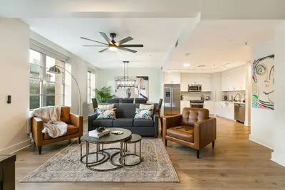 Image de Spacious 4-Bed Condo steps from French Quarter