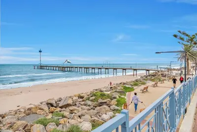 Image de Brightly Beachside Where Jetty Rd meets the Ocean