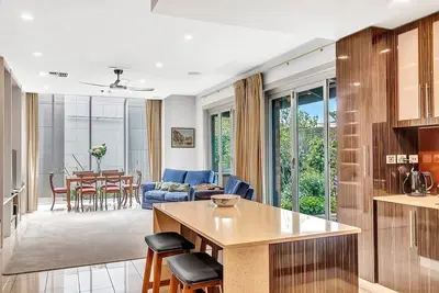 Image de Parish Court A Unique Contemporary Conversion