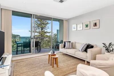 Image de Waterfront Resort Style Living at Glenelg Beach