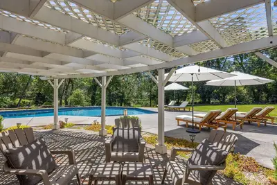 Image de Private Wine Country Oasis On 2 Acres w/ Pool, Spa, Creek & Vineyard