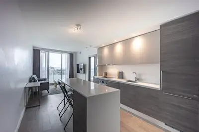 Image de Beautiful high floor condo with view in Aaa location
