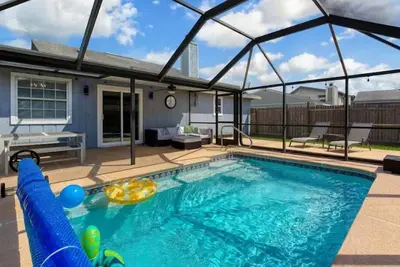 Image de Cozy Home with Heated Private Pool and Patio\n\n
