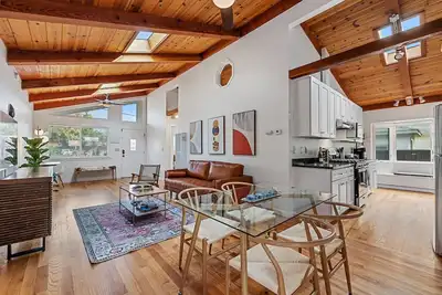 Image de Designer retreat home near Stanford! Luxury, Gym, Peloton, office, Backyard, Bbq\n\n