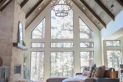 Image de Luxury Group Lodge! Indoor slide + climbing wall, theater, sauna, 4 King suites!