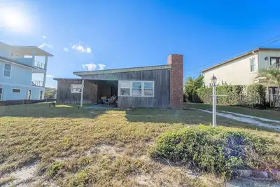 Image de 1801 South Fletcher Avenue, Two Bedroom One Bath Steps from the Sand
