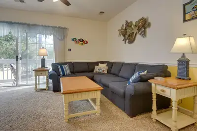 Image de Coastal Sunset Beach Condo w/ Private Balcony!