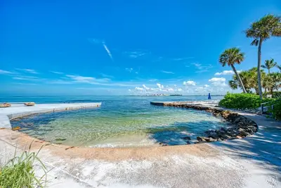 Image de New Listing! Community Pool! Water Views! Close To Village!