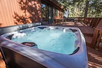 Image de Luna Cabin - 5br Hot Tub A/C Game Room Ev Charger by Zen Living