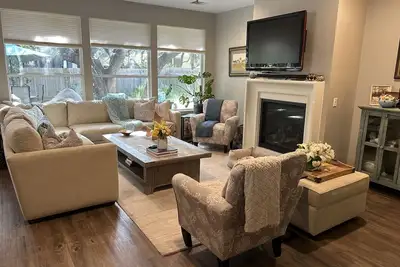 Image de Fully Remodeled-Best Location In Austin Pet Friendly-Gateway to the Hill Country