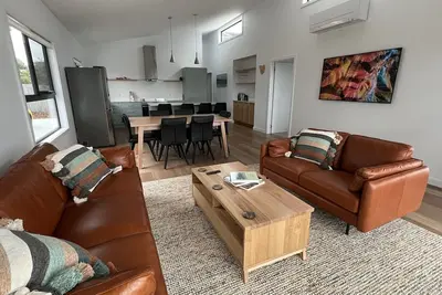 Image de Horizon at Binalong Bay Have fun with the whole family at this new beach house.