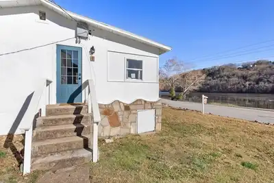 Image de Adorable Lakefront Cottage - Rockaway Beach