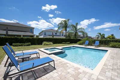 Image de 20% Off Serenity Oasis Family Villa  6br 3 Ensuite Private Pool & Spa\n