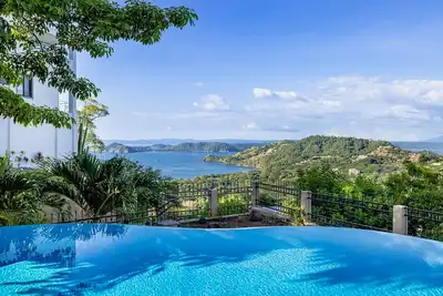 Image de New Listing! Perfect Breathtaking 6-bed, 6-bath home with panoramic ocean views
