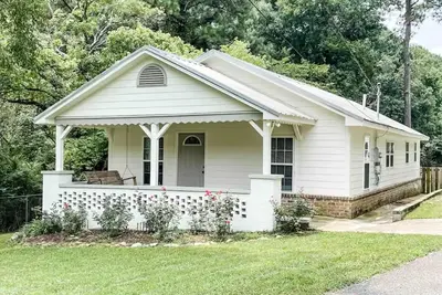 Image de Modern, rustic home convenient to Golf Courses, Legacy Arena, Hoover Met + more