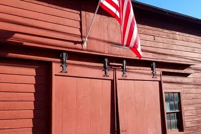 Image de Private Guest Suite in 1771 Farmhouse - 5 minutes to Jiminy Peak
