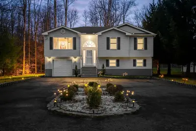 Image de 5 BedRoom Luxury Home in Poconos Mountain•OutdoorMovie•HotTub•Bbq•GameRoom
