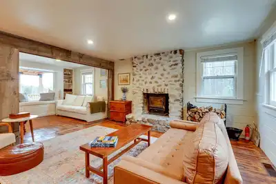 Image de Expansive Wilmot Escape w/ Deck Near Skiing!