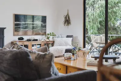 Image de Relax at Preston Beach Escape: your home away from home.