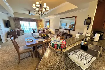 Beautiful Villa at Reunion Square!