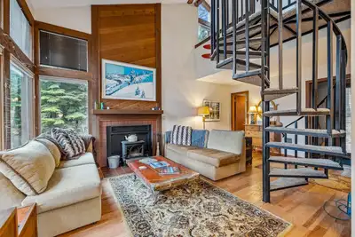 Image de New! Brundage Meadows 1 - Bright, cozy - 2story - wood stove - forest views - by trails, lake, town