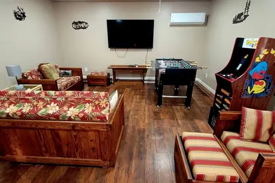 Image de Game Room, Exclusive Beach Access, Firepit, Plenty of Entertainment Space