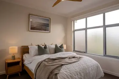 Image de 400m to the Beach w Ocean Views  Private Deck