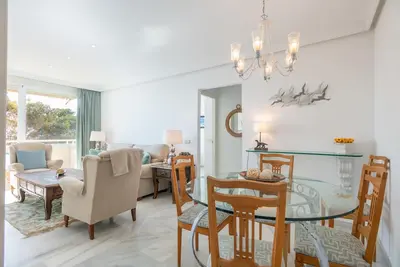 Image de Espectacular Apartamento 3 Hab. a pie de Playa, en el Corazón del Paseo Marítimo. Parking Gratuito