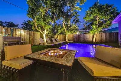 Image de Chic 2-Bed Oasis in Coveted College Park -Dream Retreat with a Mesmerizing Pool!