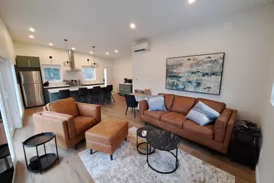 Image de Licensed: New build carriage house close to hiking, biking, beaches and wineries