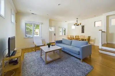 Image de Terrific Menlo Park 3br w/ Patio & Garage, nr Dining, by Blueground