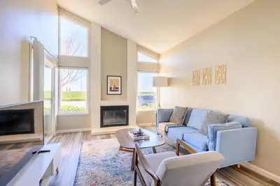 Image de Wonderful Foster City 2br w/ Pool & Balcony, nr Parks, by Blueground