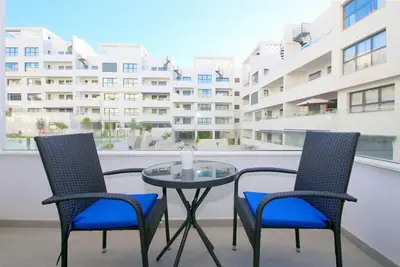 Image de Appartement moderne avec clima, Wifi et piscine, Proche du centre, des restaurants et des plages
