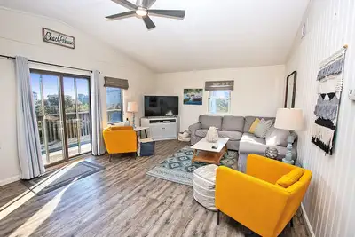 Image de Oceanside, Hot Tub, Foosball, Shuffleboard, Beach Access