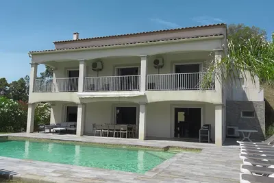 Image de Villa 300m2 avec piscine chauffée, jacuzzi+spa de nage