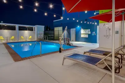 Image de Discover Comfort! 3 Family-friendly Units in Garden Grove! Free Breakfast!