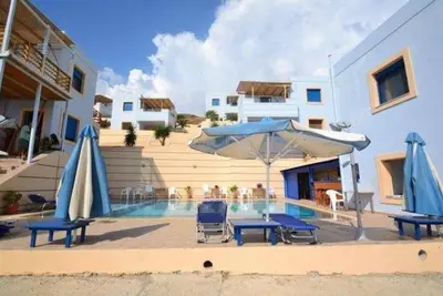 Beautiful apartment with pool in Lentas