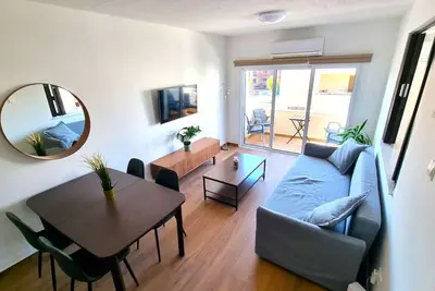 Image de Sea View Apt - 2 min walk to the Beach + 200Mbit