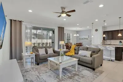 Image de Stunning 6 Bed Home with Private Pool-2462ds