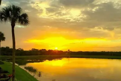Image de Country Club/Resort Living At Its Best!