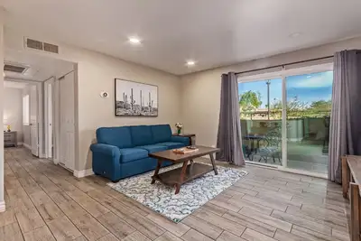 Image de Immaculate 2 Bd Old Town Condo