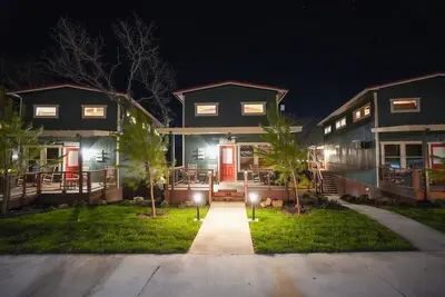Image de Cabin 5 - Cozy Modern Lux Cabin, Hot Tub, FirePit, Games