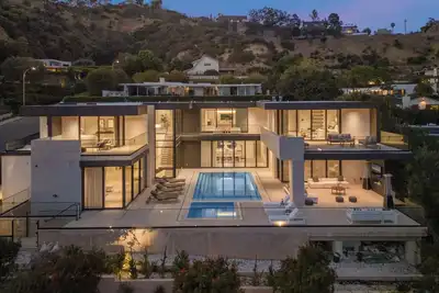 Image de Swallow Sanctuary - A Modern Marvel in the Heart of La