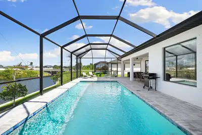 Image de New build from 2023 impresses with its modern yet cozy interior and heated pool